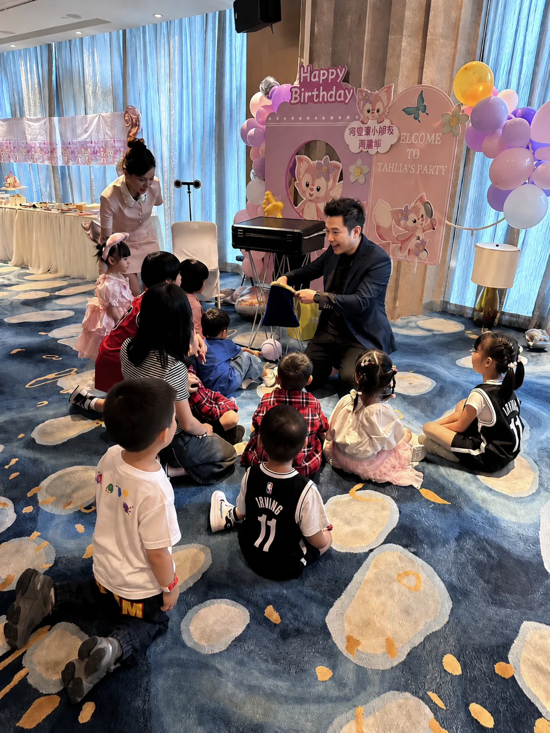 魔術師在澳門小朋友生日會近距離表演